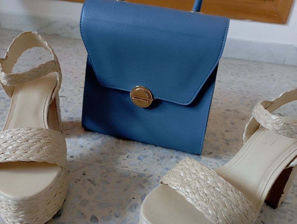 Talons bershka avec sac bleu ciel