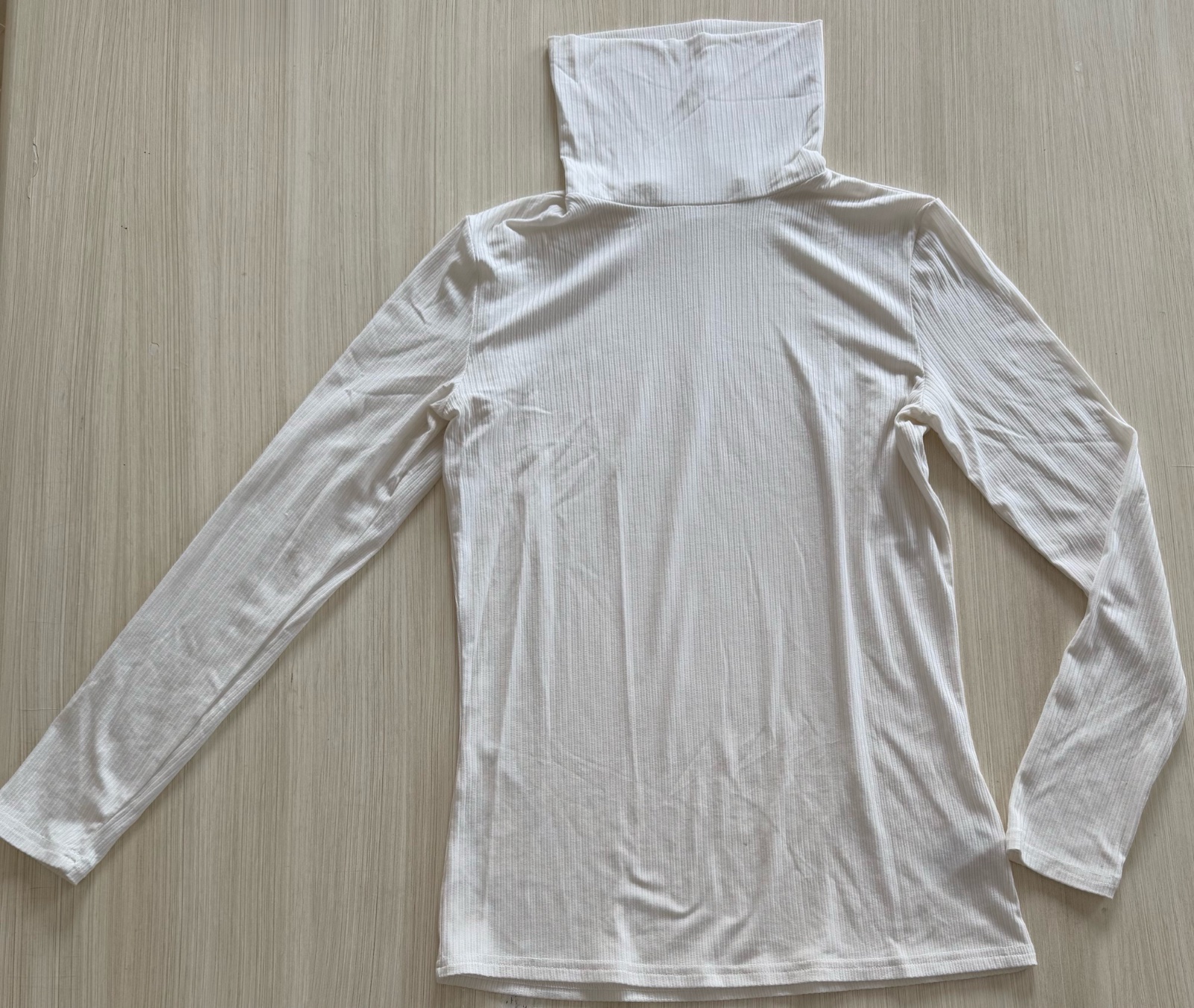 Pull blanc col montant
