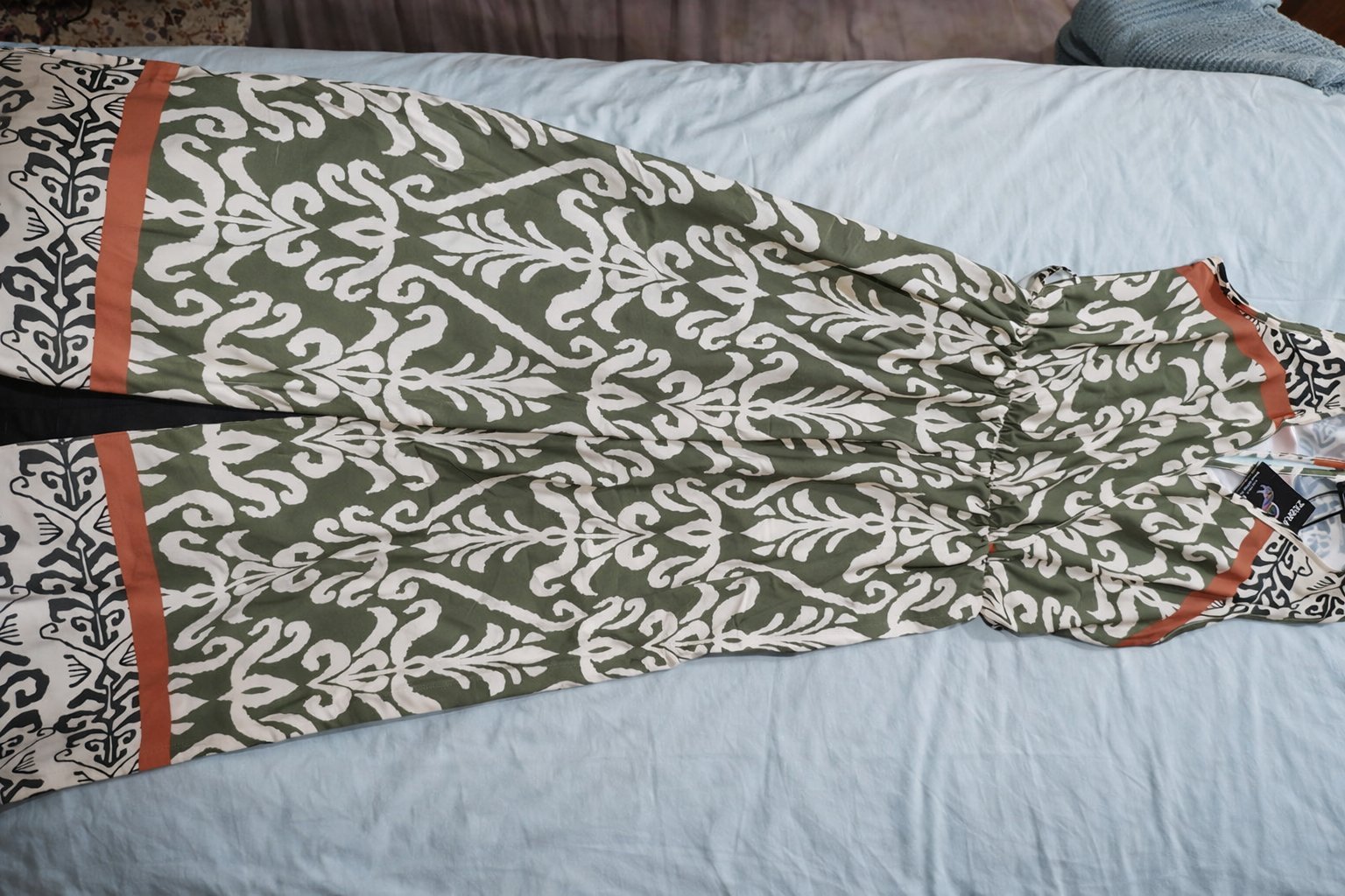 Combinaison large neuve avec ticket taille 38/40