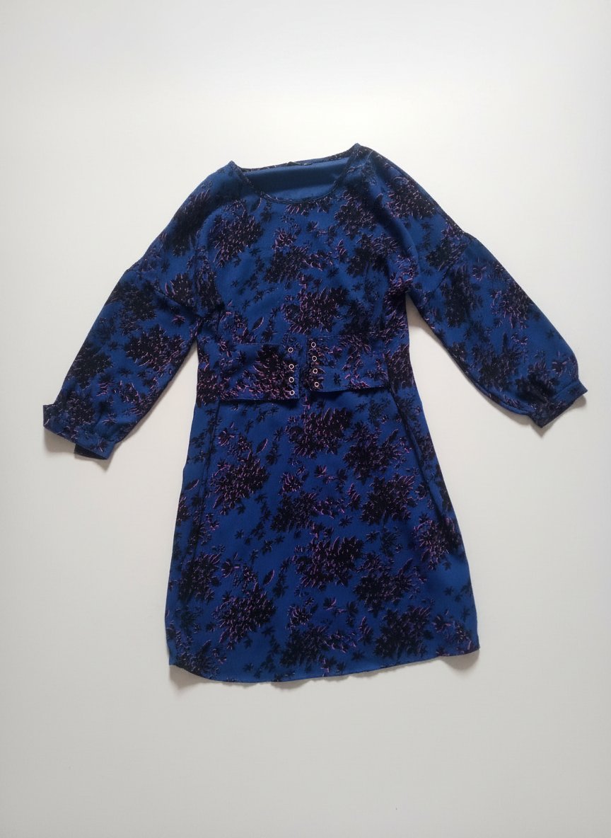 Robe bleue à fleurs, corset