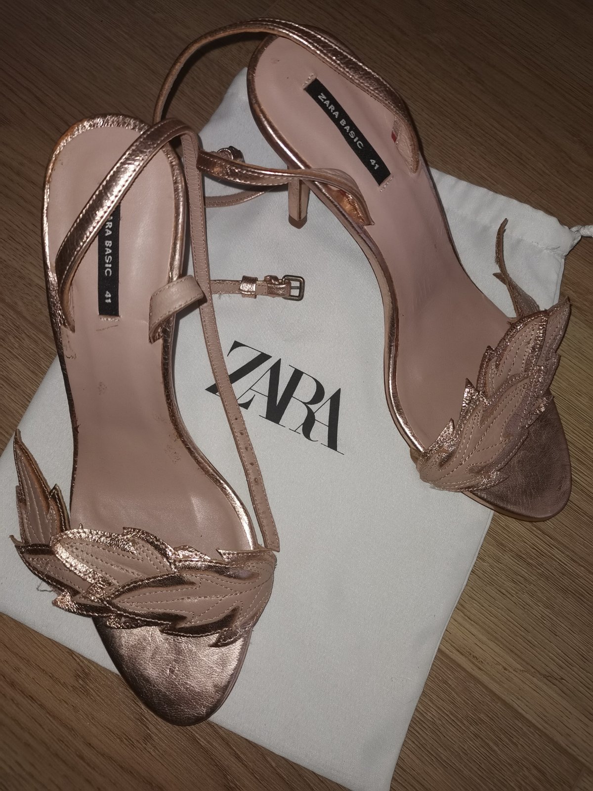 Jolie sandale zara très classe état comme neuf
