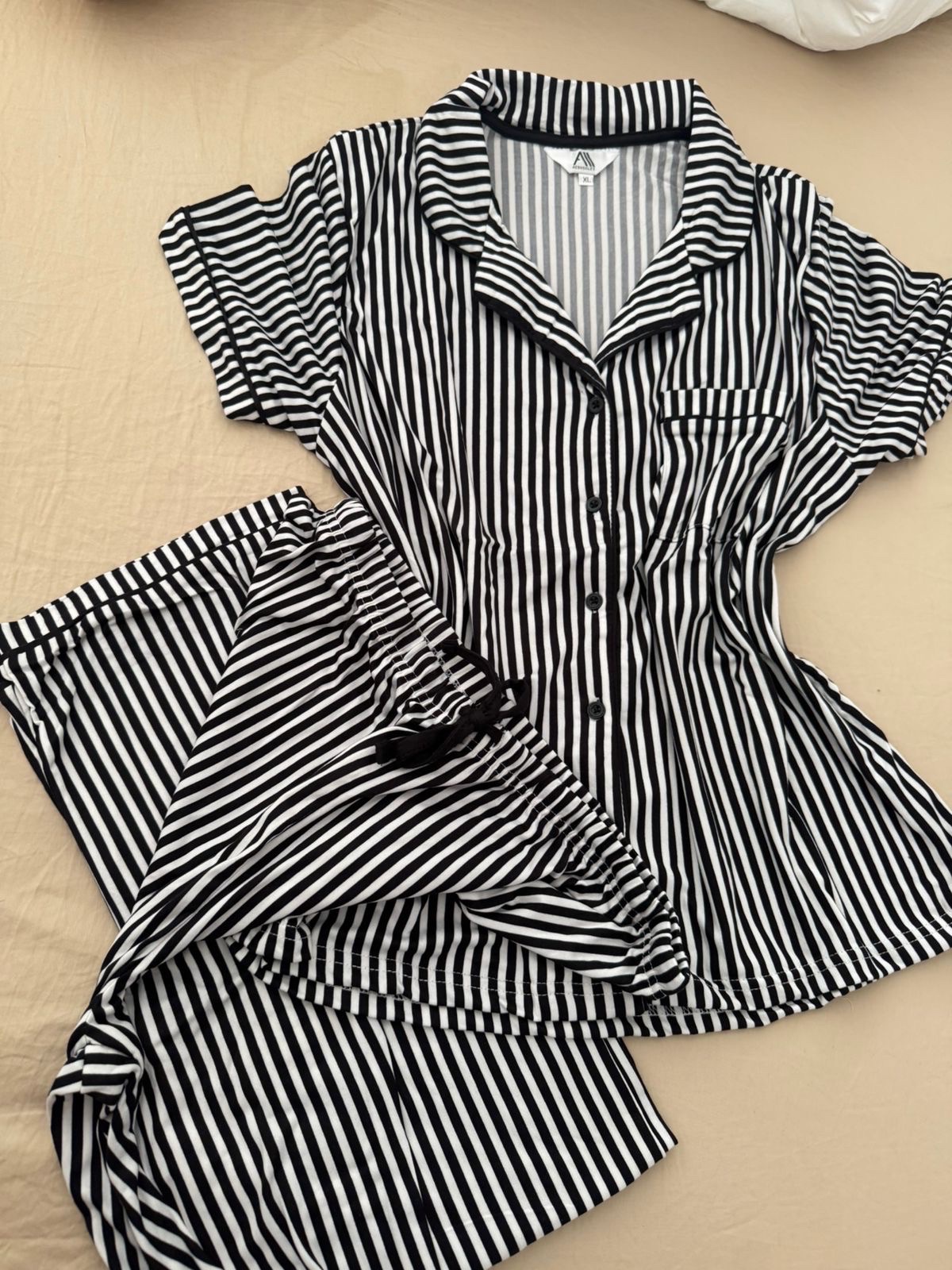 Pyjama rillé noir et blanc