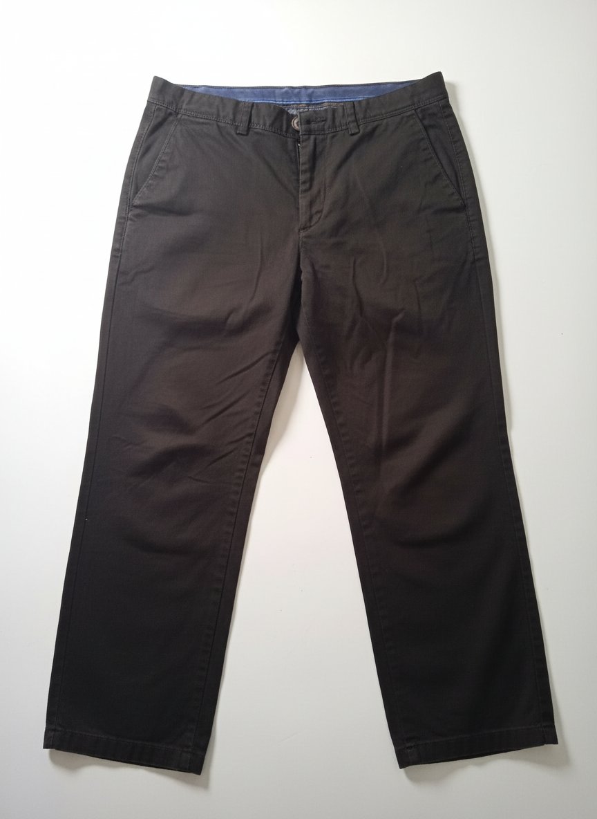 Un pantalon noir pour homme 