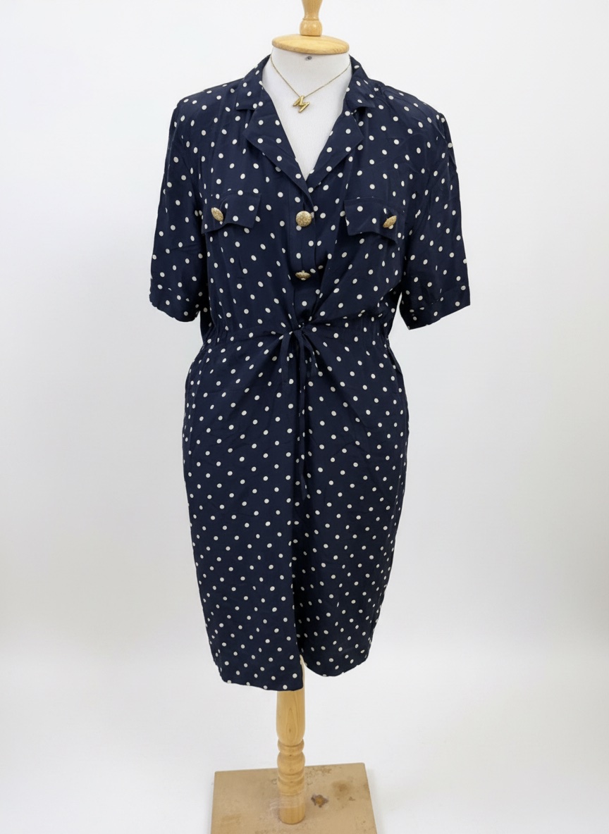Robe avec des bouton doré
