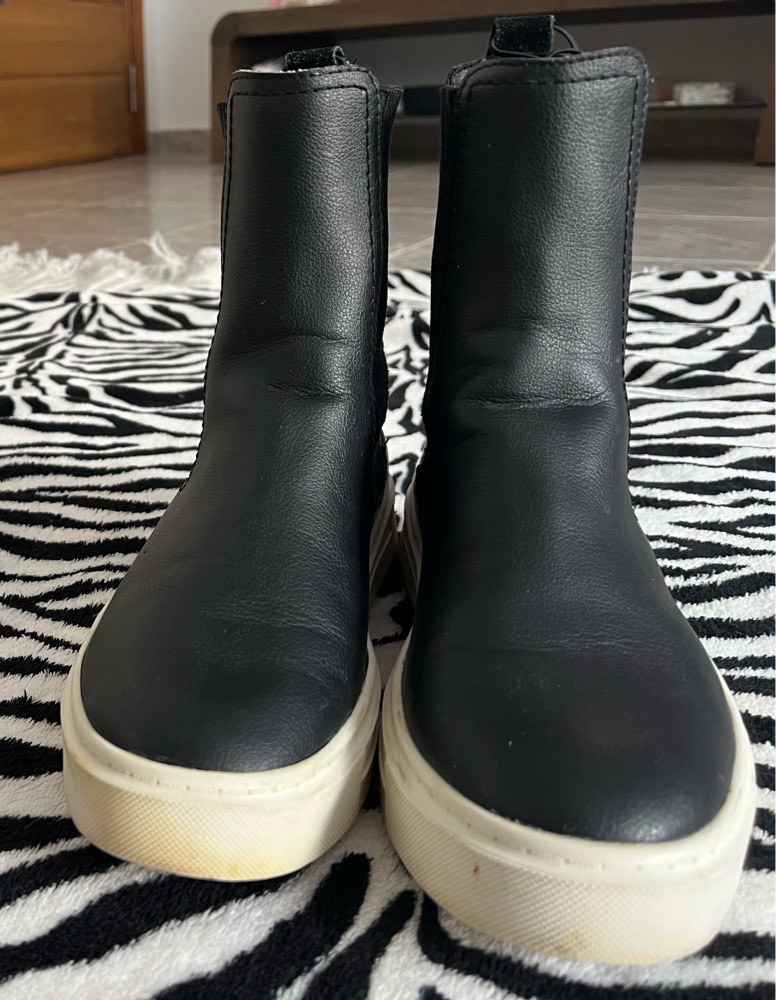 Bottines sport  avec etiquette  