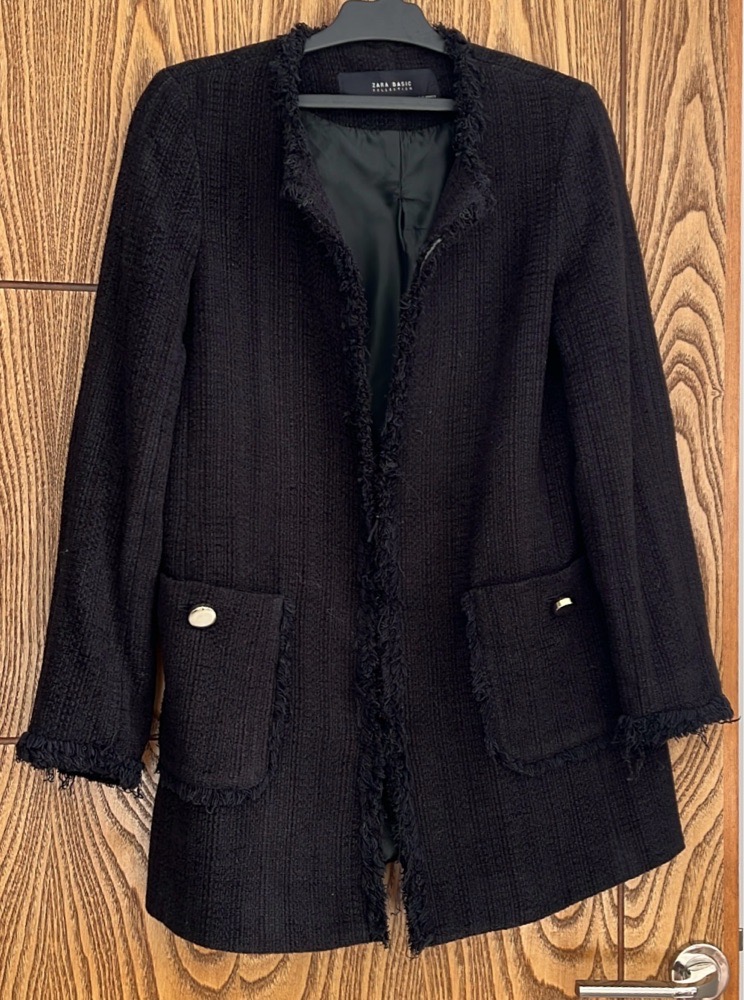 Veste tweed Veste  longue en tweed noir avec des poches En avant et deux boutons dorés 
