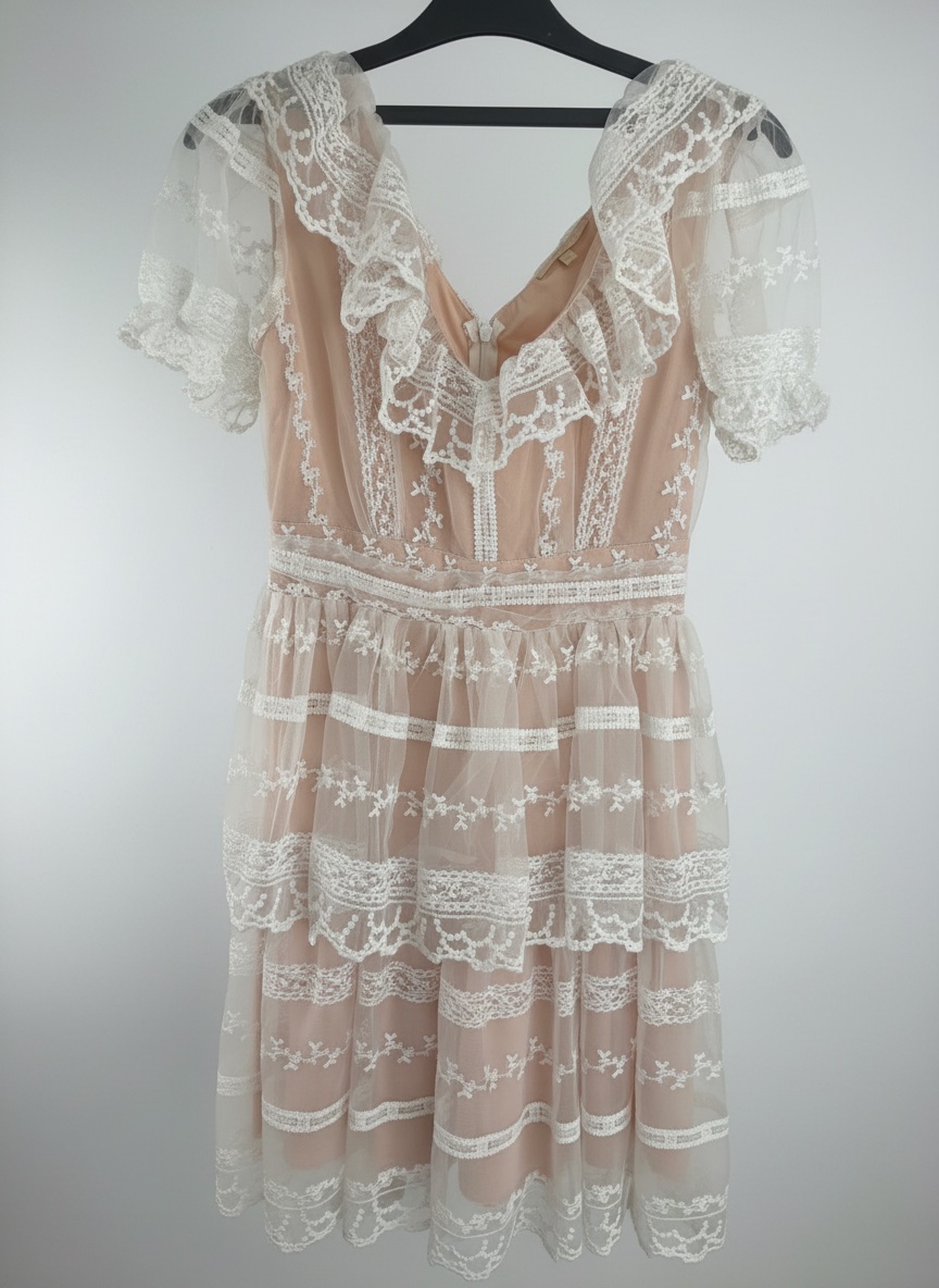 Robe en dentelle très fine