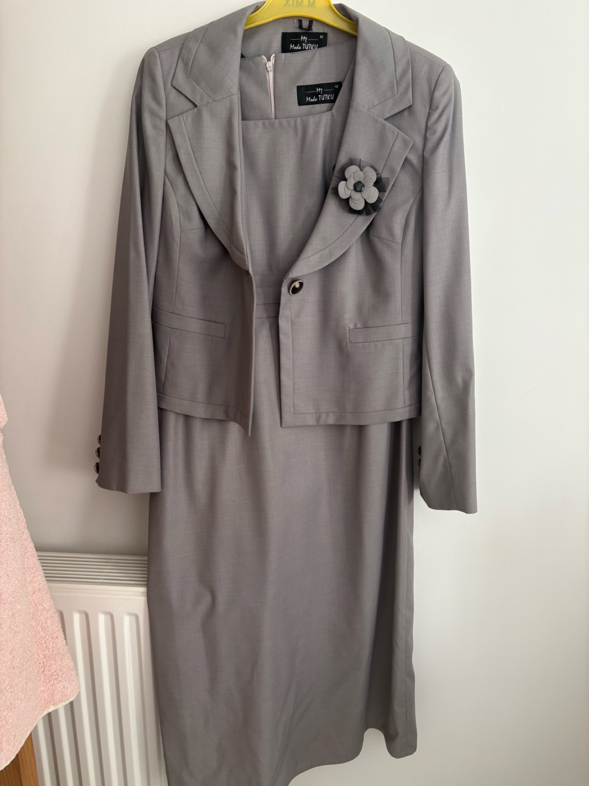 Ensemble gris taille 42, importation Turquie jamais porté