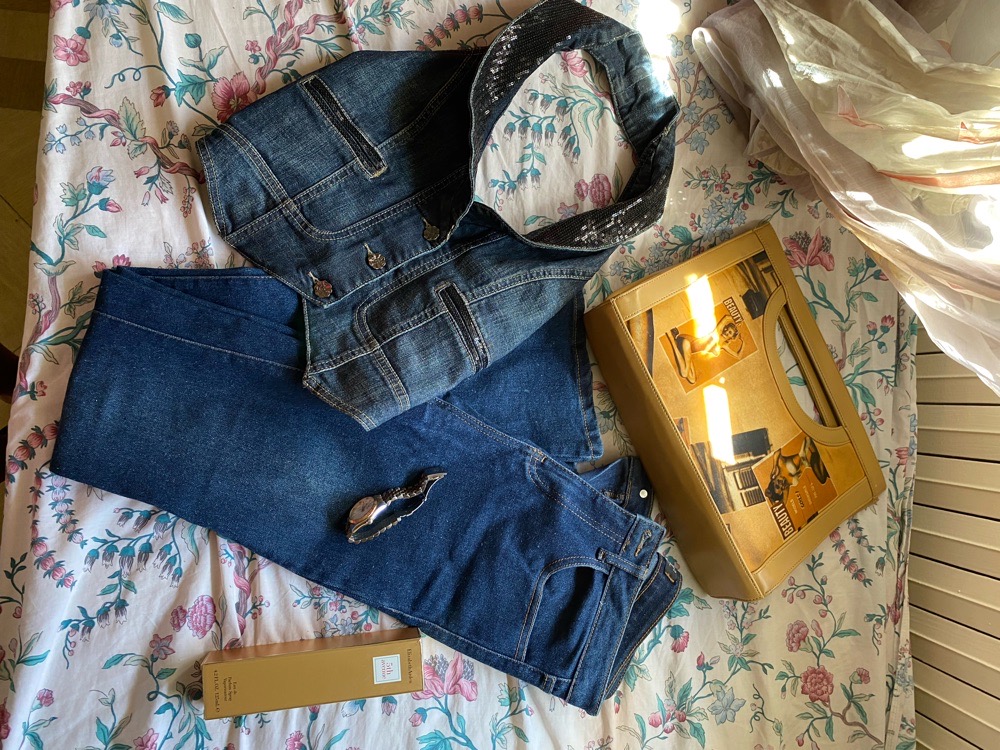 Je vends jean +vesteee  ilabsou taille s fort m  profitez 15%