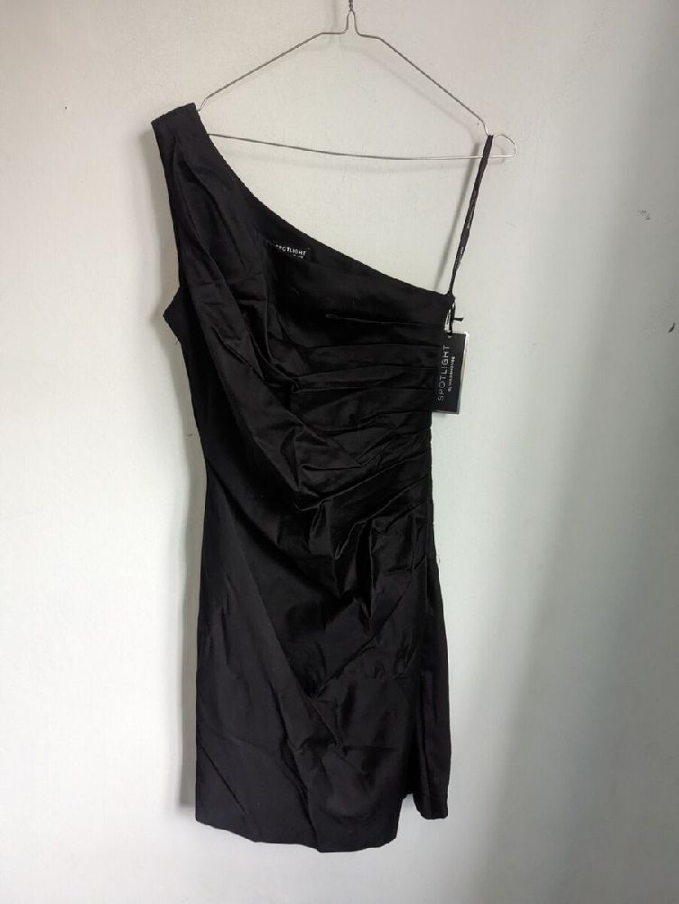 Robe noire de chez Warehouse 