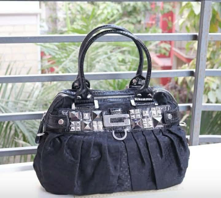 Magnifique sac à main auththentique marque Guess 