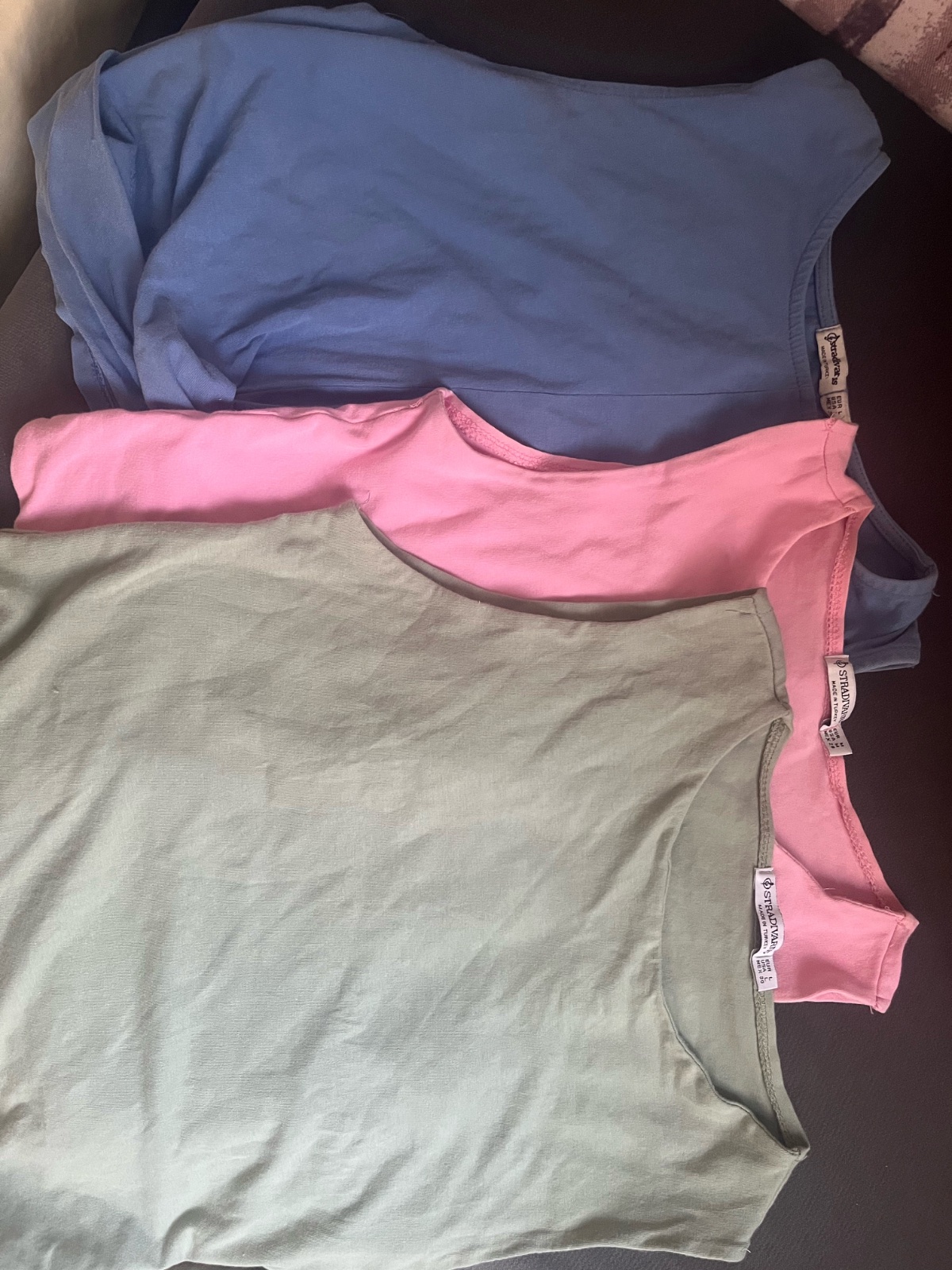     Des pulls Rose/vert/bleu