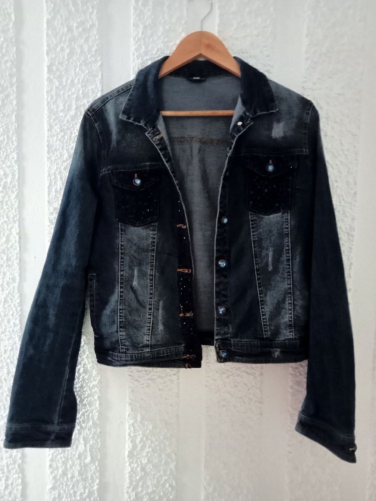 veste en jean bleu taille L/XL portée une seule fois, neuve 