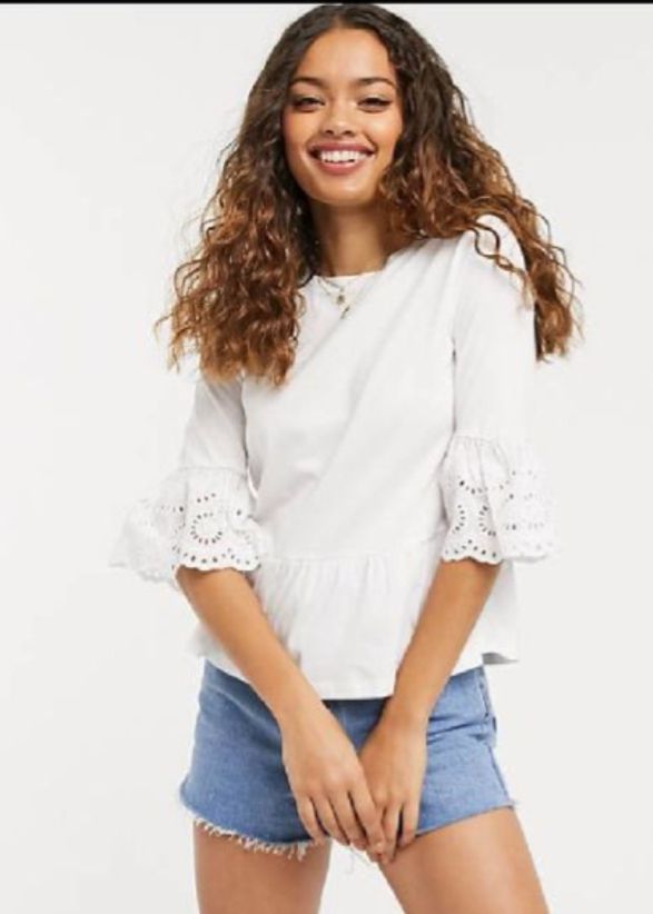 T-shirt blanc avec manches 3/4 à voulants en broderie anglaise, taille XS