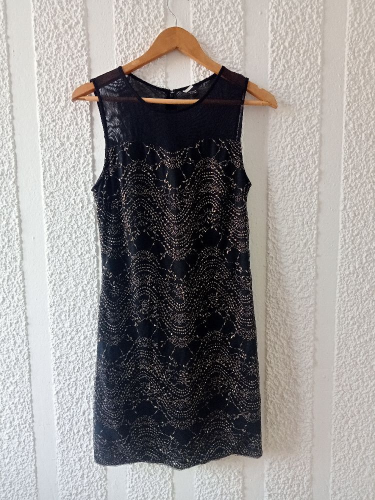 Robe de soirée ou de fête moulante en tulle  broderé florale en doré taille L