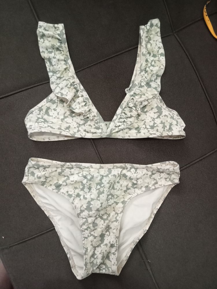 Bikini neuf 9/10 ans jamais portés