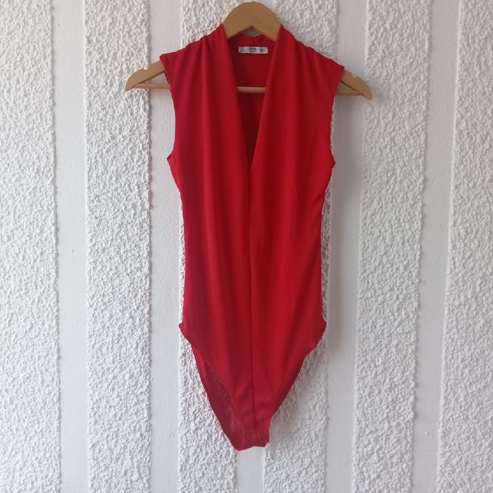 body Zara en rouge tout neuf taille S