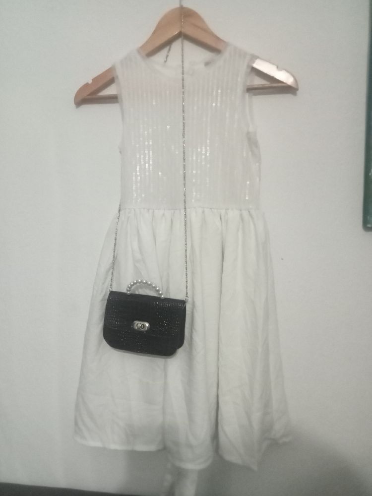 Robe de fête blanche avec touche de sequin fillette 8--10Ans +sac à main comme neuf