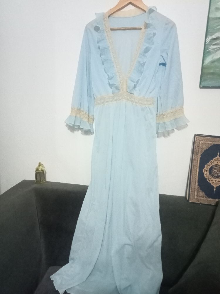 Nuisette longue  taille M, toute neuve