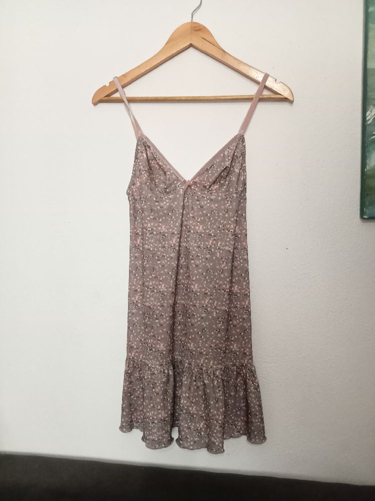 nuisette à bretelles ajustables à volant de la marque la Redoute taille XS/S neuve