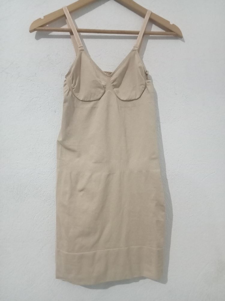 Robe gainante à bretelles beige de la marque Jolinesse, comme neuve sans défauts