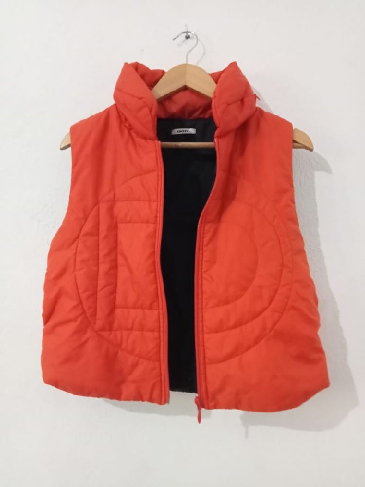 Doudoune DKNY sans manches jamais porté taille S