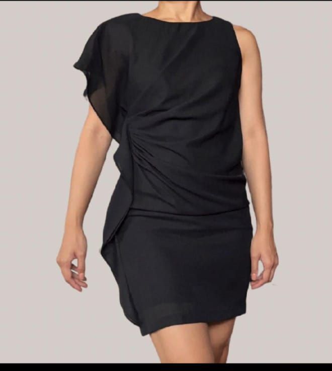 Robe noire asymétrique drapée tendance de H&M jamais portée, taille S/M