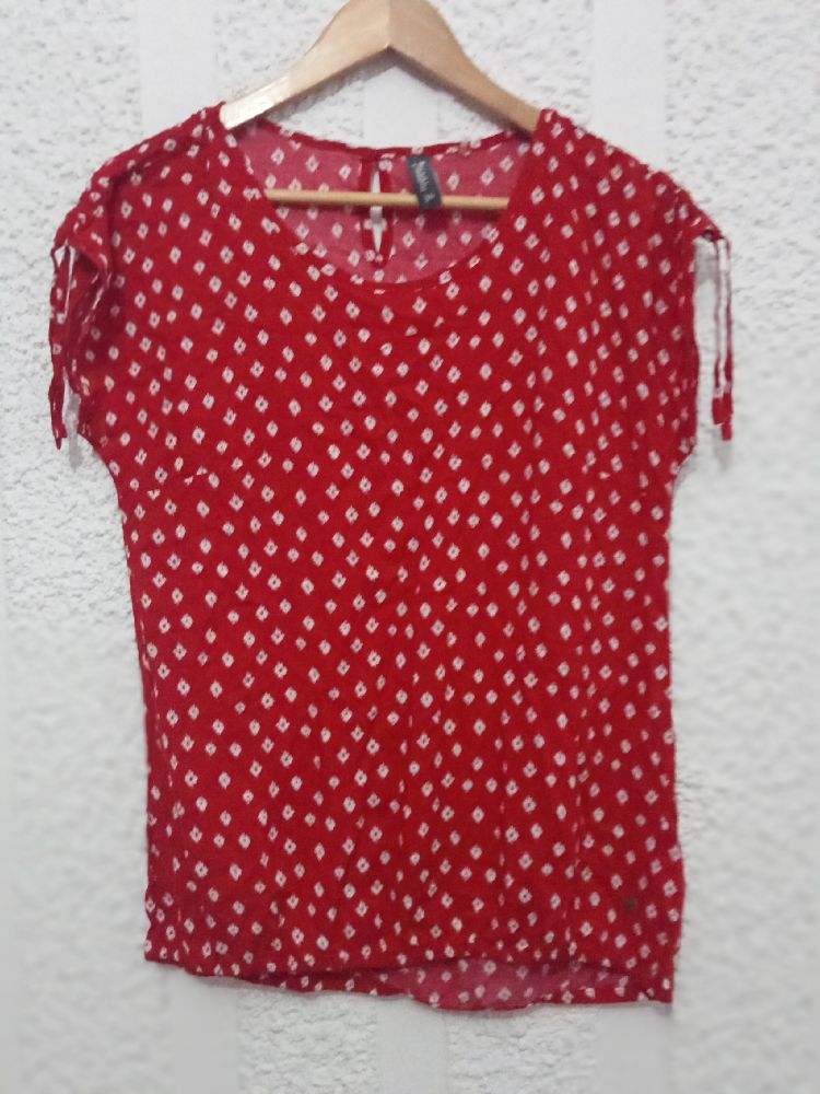 blouse rouge 100%viscose jamais portée taille S/M