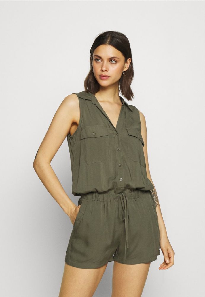 Combinaison légère vert militaire 100% viscose, de la marque Alcott, taille S/M, sans auncun défaut