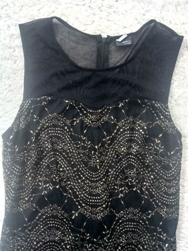 Belle et chic robe de soirée/de fête, noir broderie dorée,moulante taille L