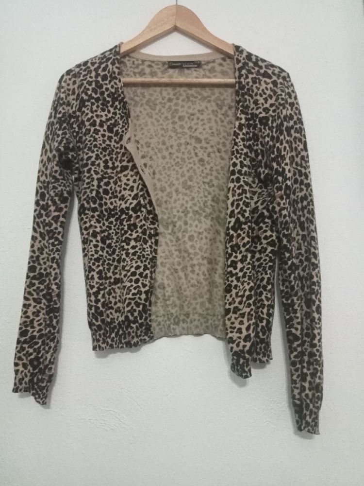 Gilet 100% coton de C&A imprimé léopard tlabass M, le seul défaut  inaperçu  au dos dernière photo 