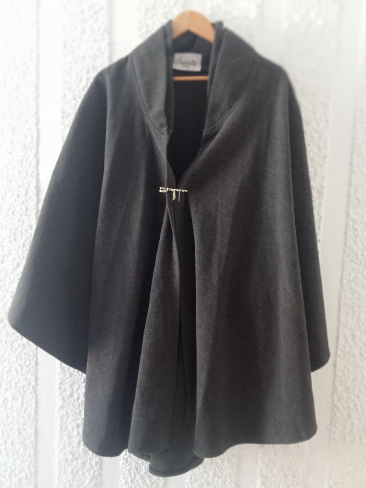 Cap chic grise 100% laine neuve jamais portée