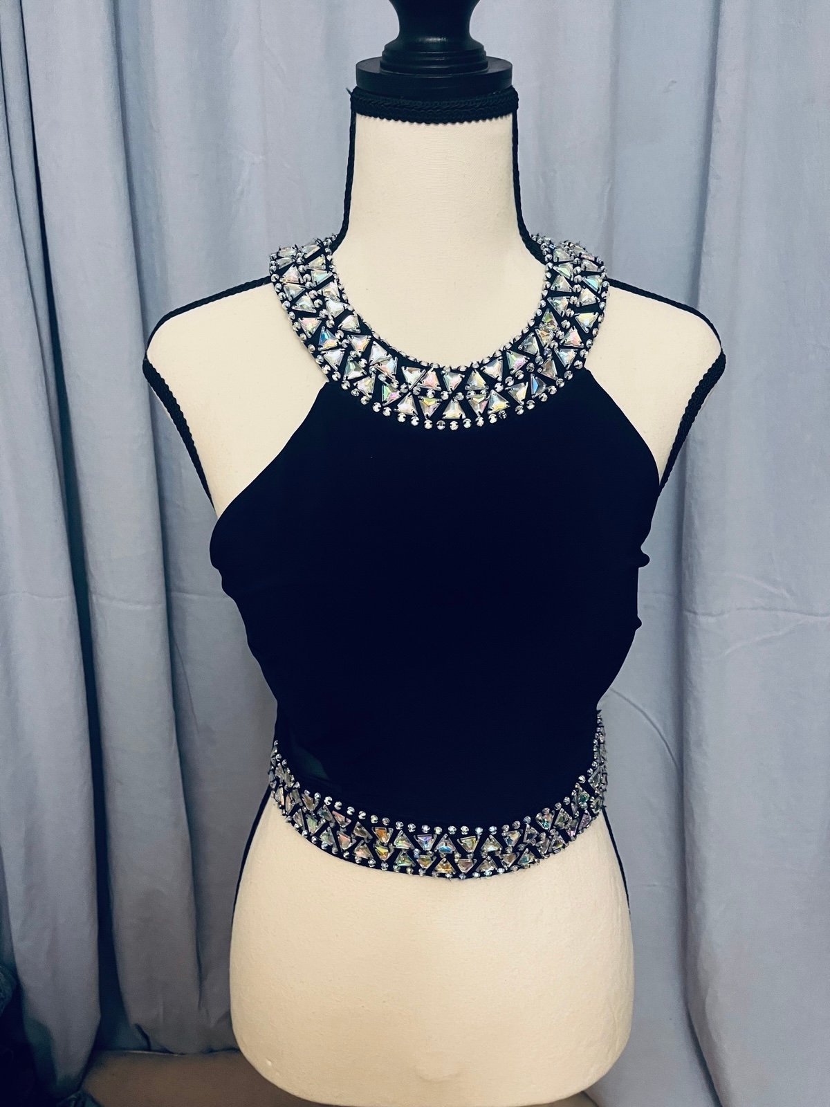 Beau haut top neuve bleu marine avec broderie strass, rembourré, neuf, taills S