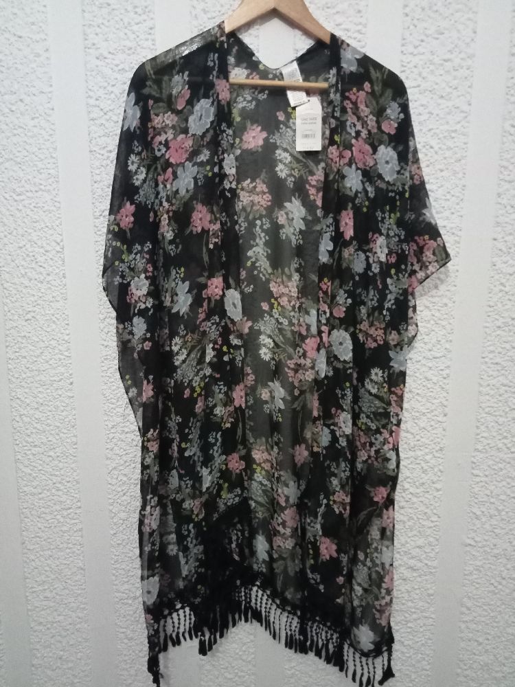 kimono floral asymétrique  tout neuf 