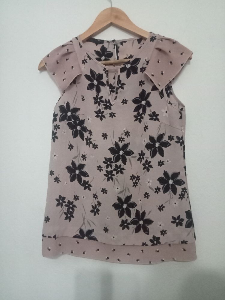 Cute Blouse fleurie taille S neuve