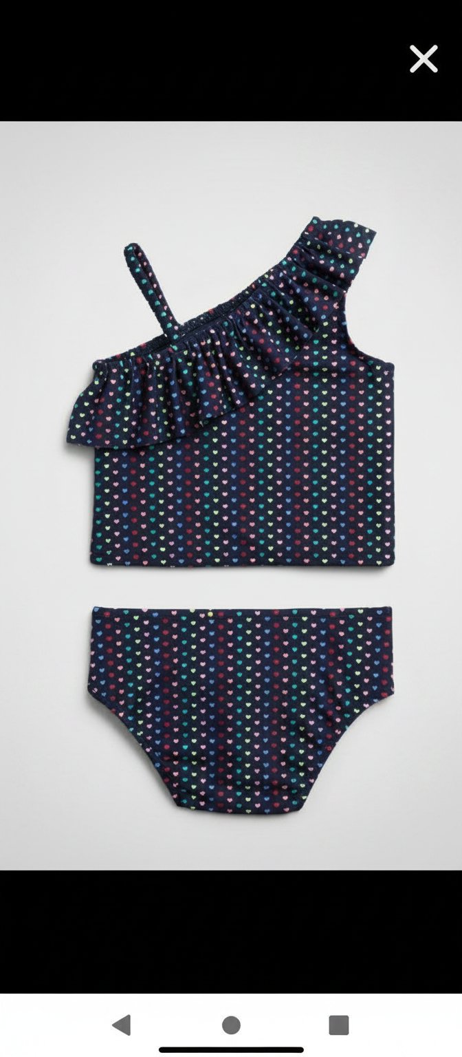 Maillot de bain deux pièces imprimé coeurs,asymétrique et volanté de GAP taille 3 ans, sans défaut