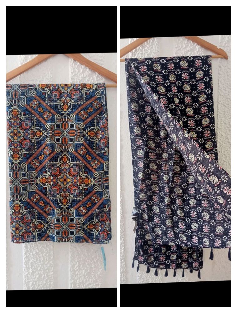 Deux foulards neufs el bleu en soie, achetés de l'Egypte 