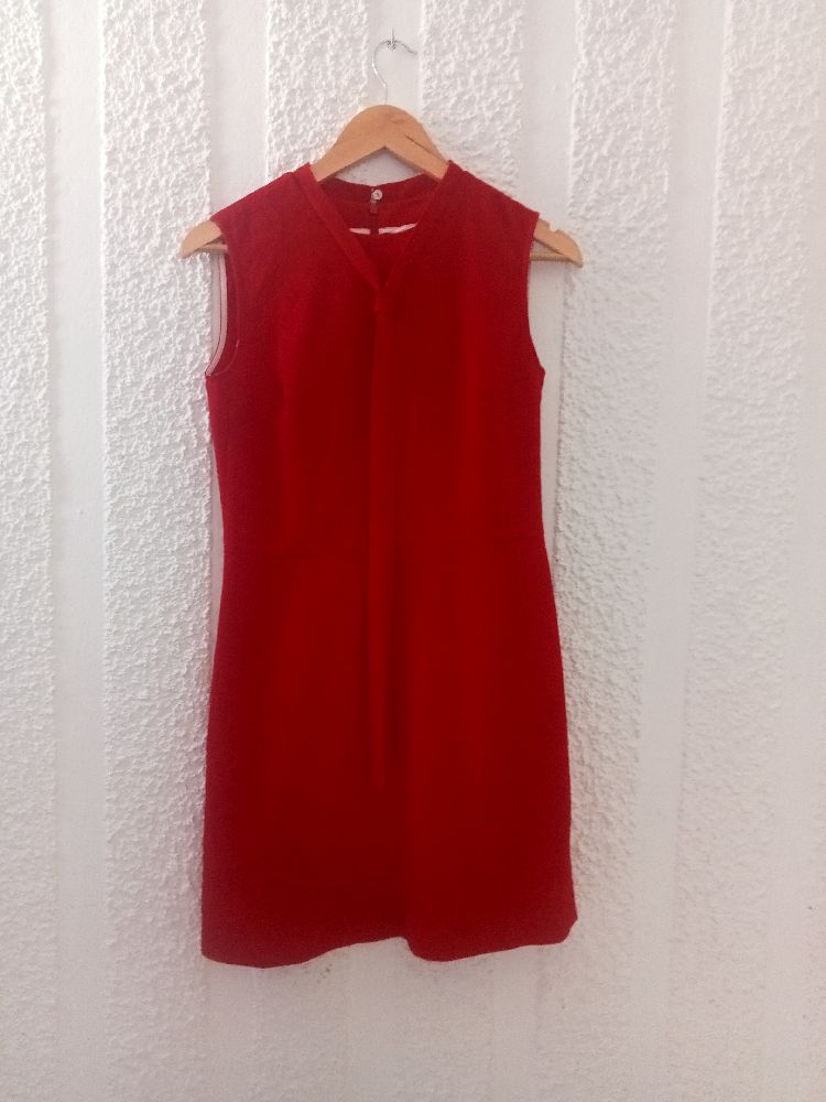 Robe droite rouge toute neuve taille S/M. 