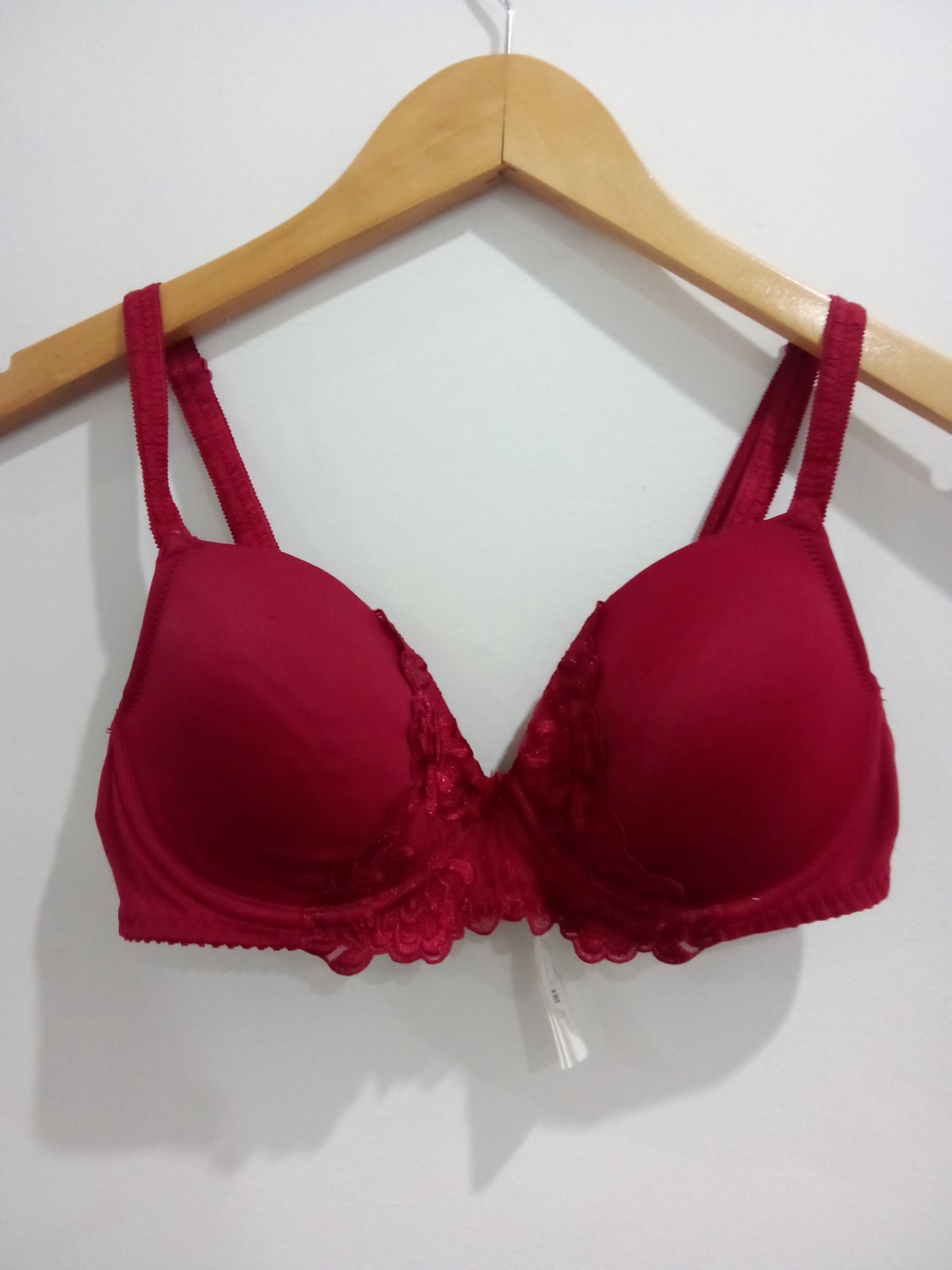 Soutien gorge de la marque Triumph jamais porté,  couleur bordeauxtaille Europe 75B