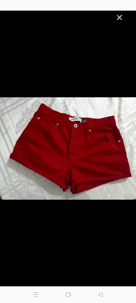 Mini short  rouge en denim boyfriend 100%coton de la marque GAP m, tout neuftaille S.