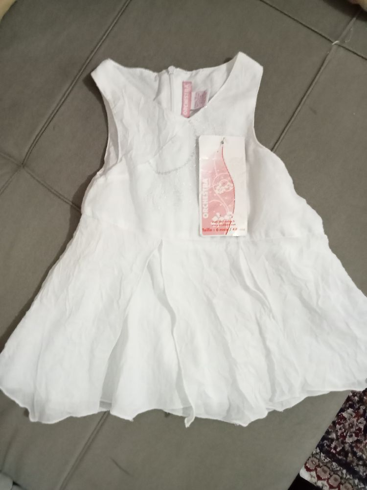 Petite Robe neuve blanche d'orchestra taille de 3--6 mois