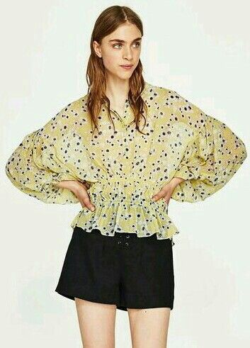Blouse fleurie de Zara manches bouffantes elastique à la taille, XS, comme neuve
