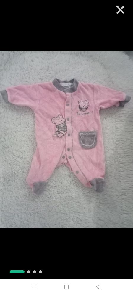 Grenouillère en velour taille 7atta 3mois neuve jamais portée