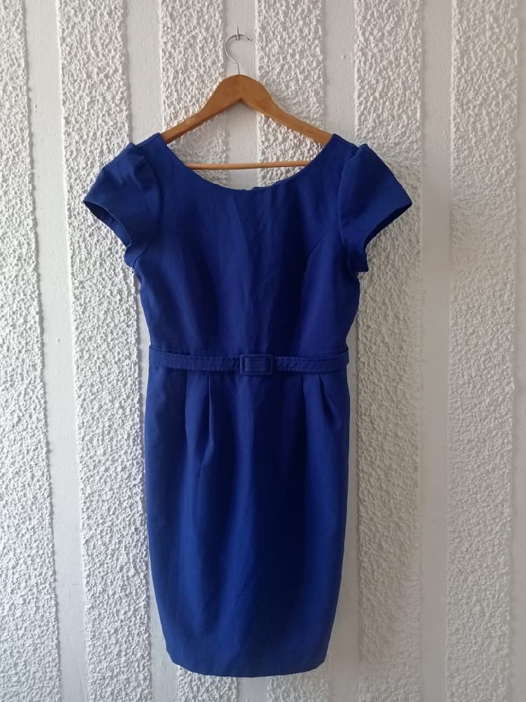 Robe chic et élégante de  la marque asos bleue  taille L/M fort, neuve sans aucun défaut