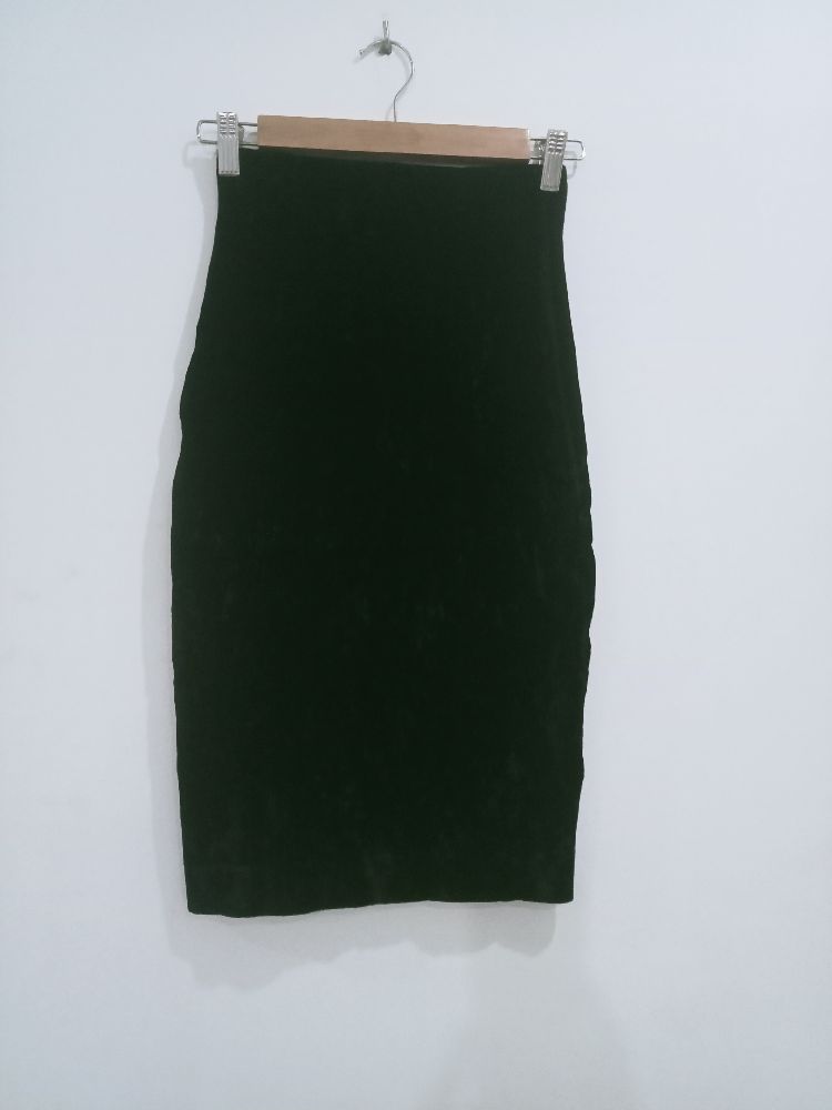 Belle jupe noire moulante en velour taille M/L
