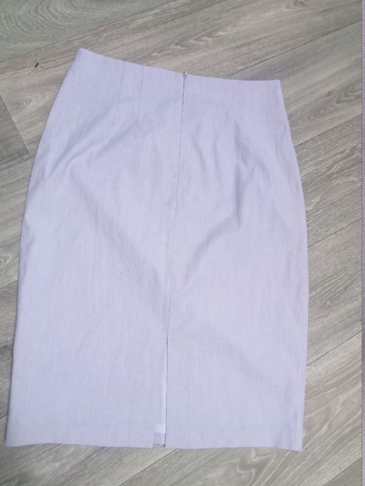 belle juppe  lilas clair 3al 9amraya  de la marque TRISTAN neuve taille s