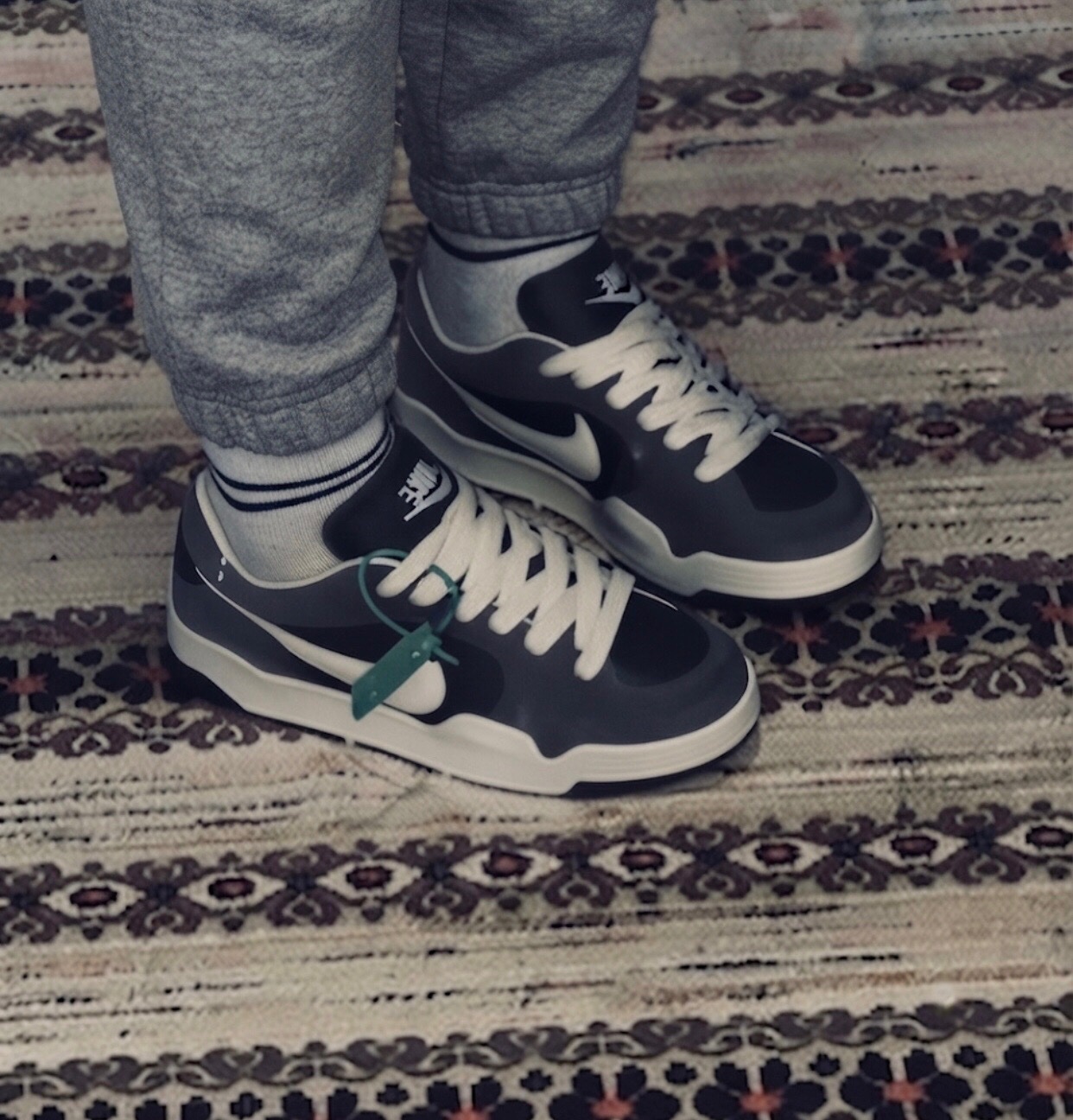 Basket Nike grise et blanche