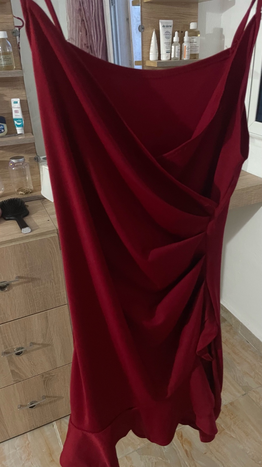 Robe rouge élégante à bretelle