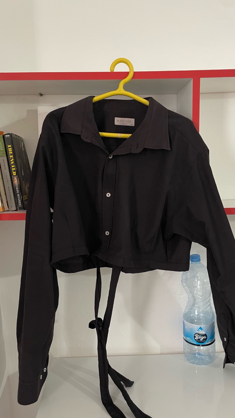     Chemise cropped noire à nouer