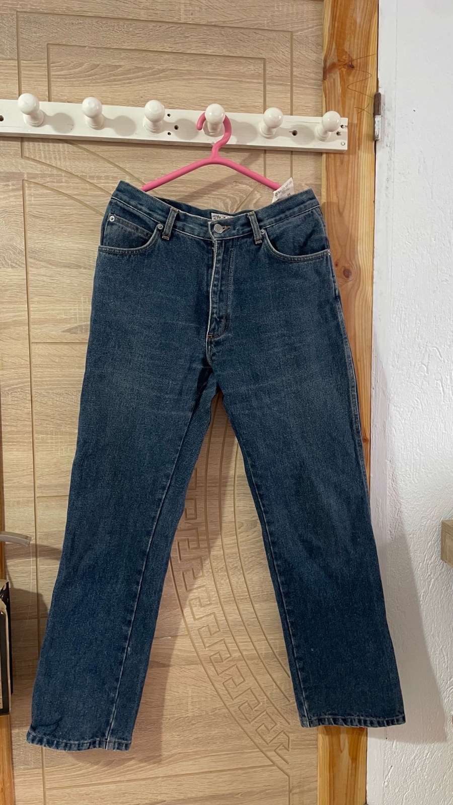    Jean bleu foncé coupe droite légèrement loose